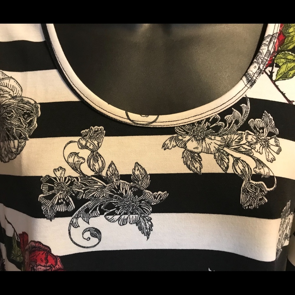 LuLaRoe XS Lynnae Black Floral Stripe NWT Unicorn - Picture 7 of 8